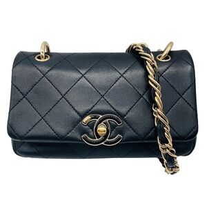 CHANEL BLACK / GOLD HARDWARE CC LOGO QUILTED LEATHER FLAP HANDBAG